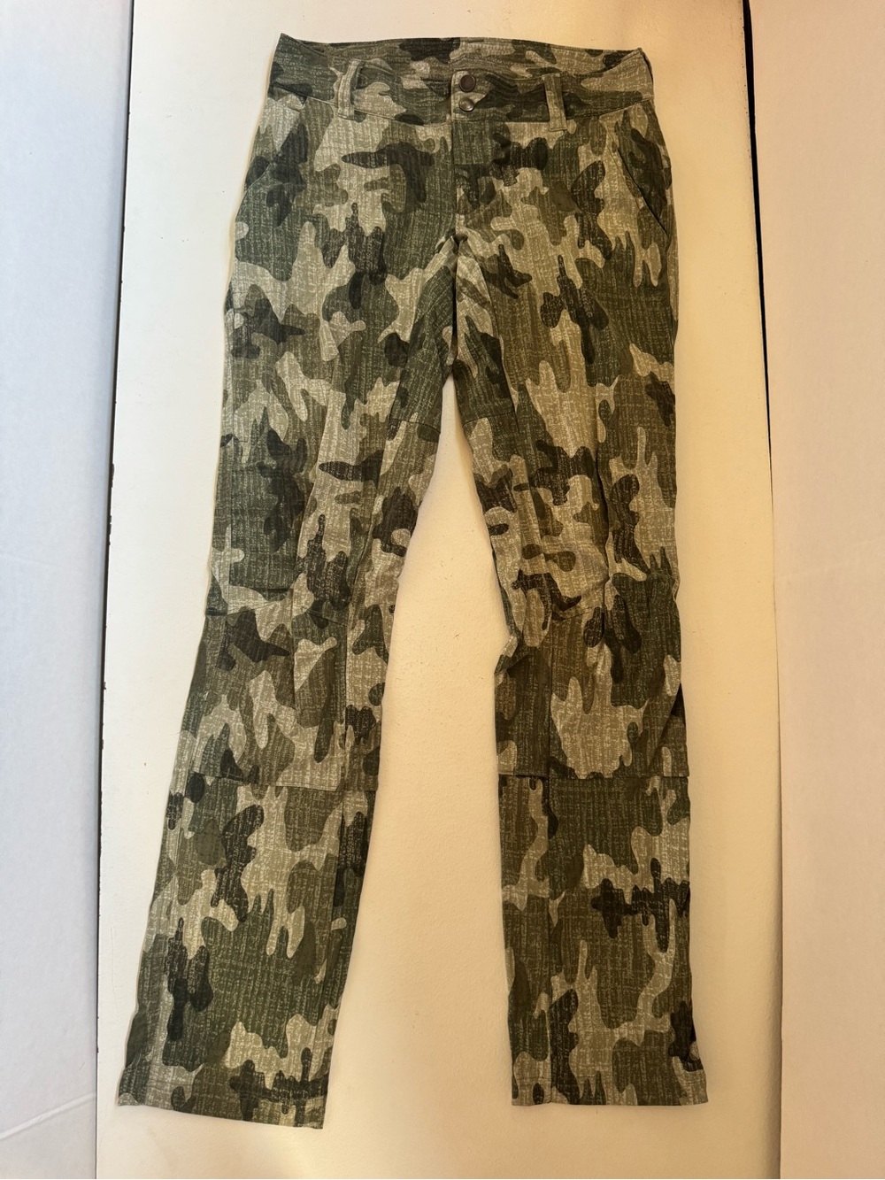 Columbia Omni Shield Pants Size 2 Olive Green Camo Convertible Roll Tab Leg